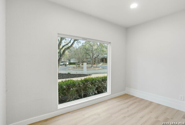 Image 28 of 49 For 13707 Bluffmont