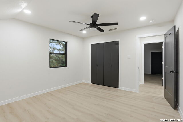 Image 38 of 49 For 13707 Bluffmont