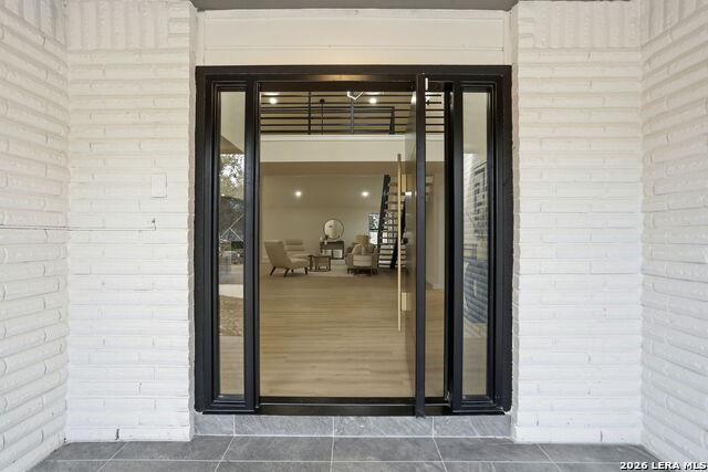 Image 4 of 49 For 13707 Bluffmont