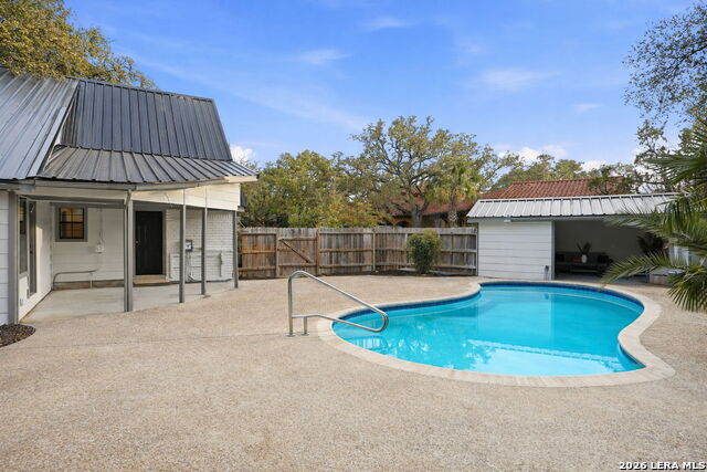 Image 48 of 49 For 13707 Bluffmont