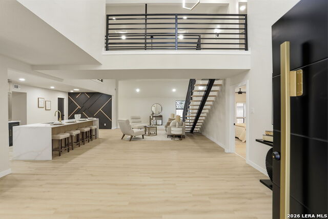 Image 5 of 49 For 13707 Bluffmont