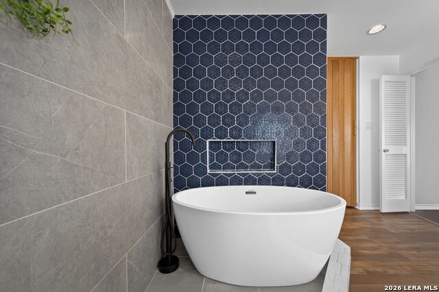 Image 30 of 47 For 6003 Brook Falls