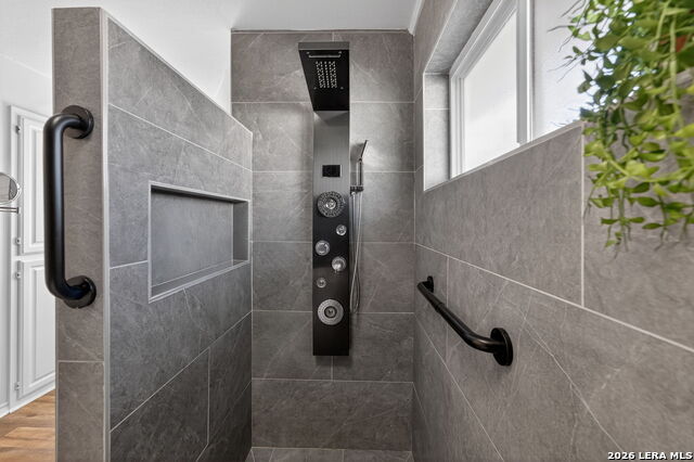 Image 31 of 47 For 6003 Brook Falls