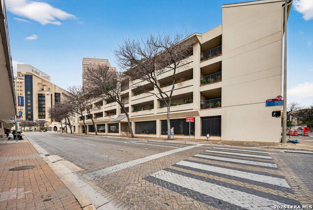 Image 2 of 24 For 1022 Navarro  404