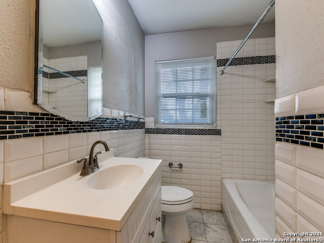 Image 20 of 24 For 130 Lemur  