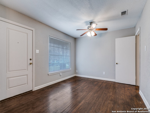 Image 4 of 24 For 130 Lemur  