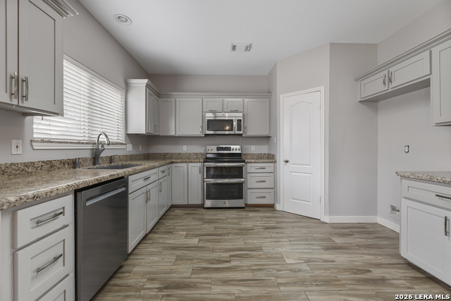 Image 8 of 36 For 15042 Stonetower