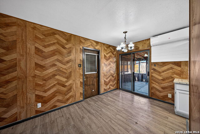 Image 14 of 27 For 155 Seacomber Pl