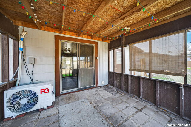 Image 24 of 27 For 155 Seacomber Pl