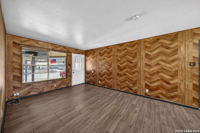 Image 6 of 27 For 155 Seacomber Pl