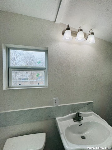 Image 30 of 46 For 634 San Joaquin N