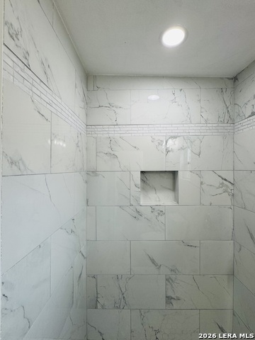 Image 32 of 46 For 634 San Joaquin N