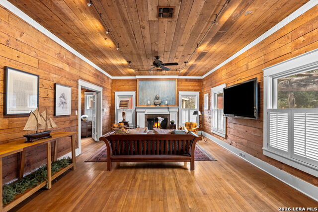 Image 10 of 47 For 123 Armour Pl