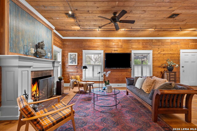 Image 13 of 47 For 123 Armour Pl