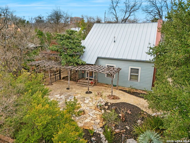 Image 2 of 47 For 123 Armour Pl