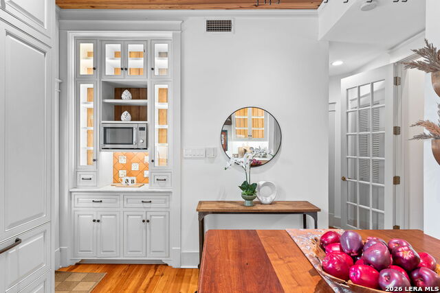 Image 21 of 47 For 123 Armour Pl