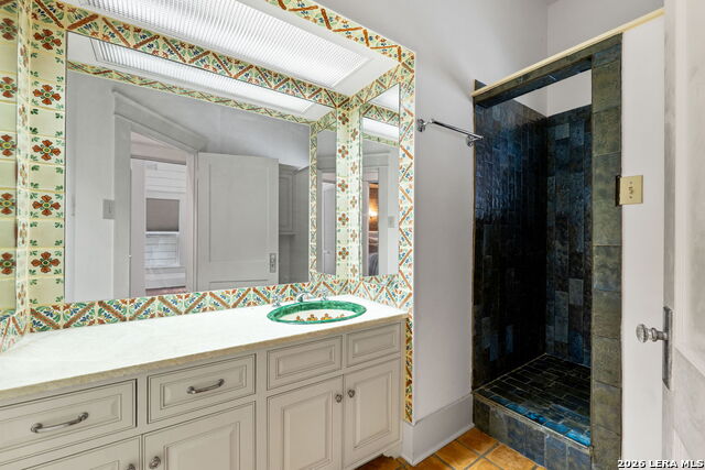 Image 24 of 47 For 123 Armour Pl