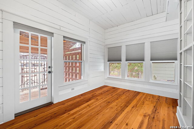 Image 25 of 47 For 123 Armour Pl