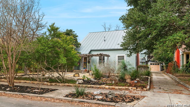 Image 3 of 47 For 123 Armour Pl