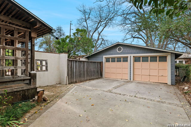 Image 35 of 47 For 123 Armour Pl