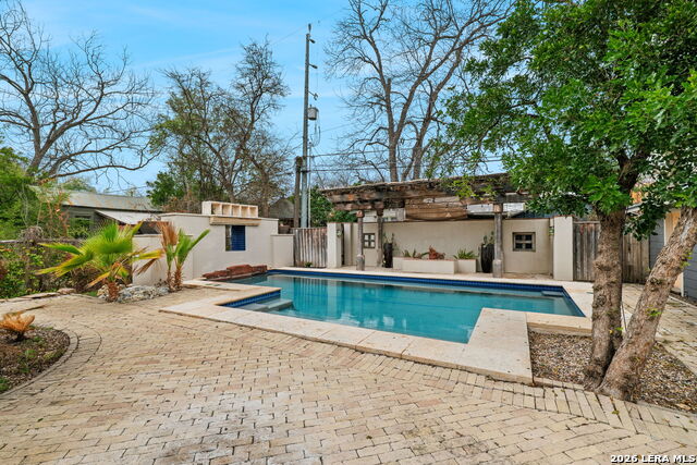 Image 36 of 47 For 123 Armour Pl