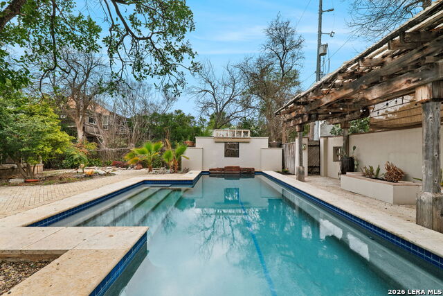 Image 38 of 47 For 123 Armour Pl