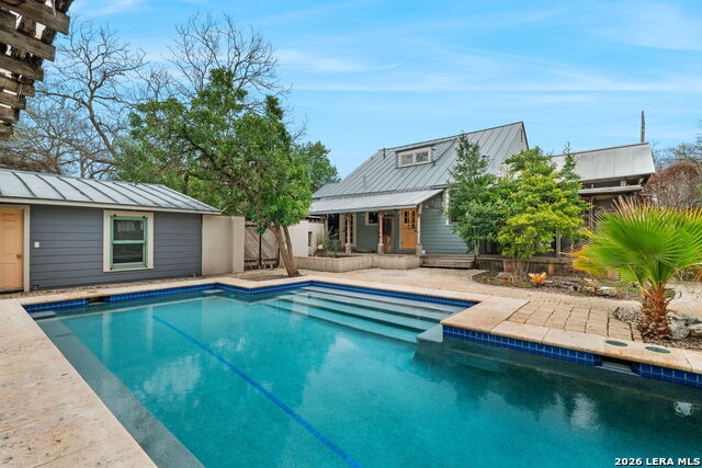 Image 40 of 47 For 123 Armour Pl