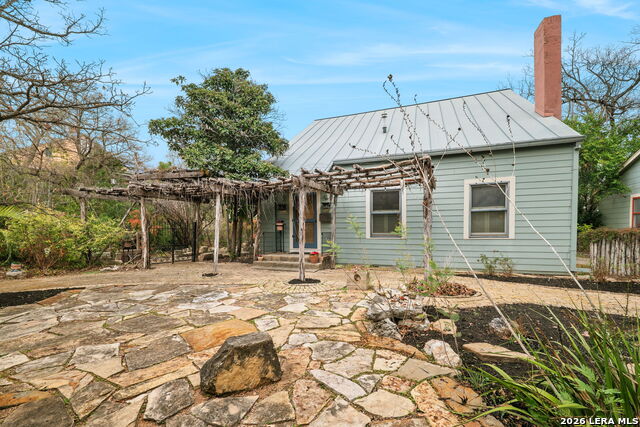 Image 5 of 47 For 123 Armour Pl