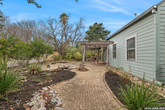 Image 6 of 47 For 123 Armour Pl