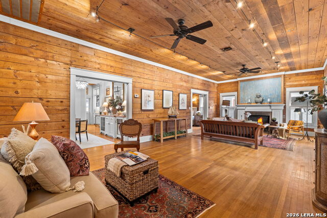 Image 9 of 47 For 123 Armour Pl