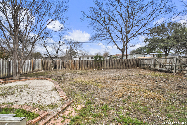 Image 21 of 26 For 415 Blakeley Dr