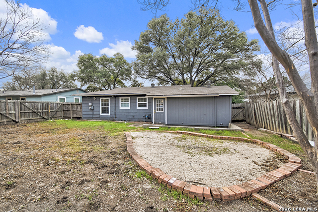 Image 24 of 26 For 415 Blakeley Dr