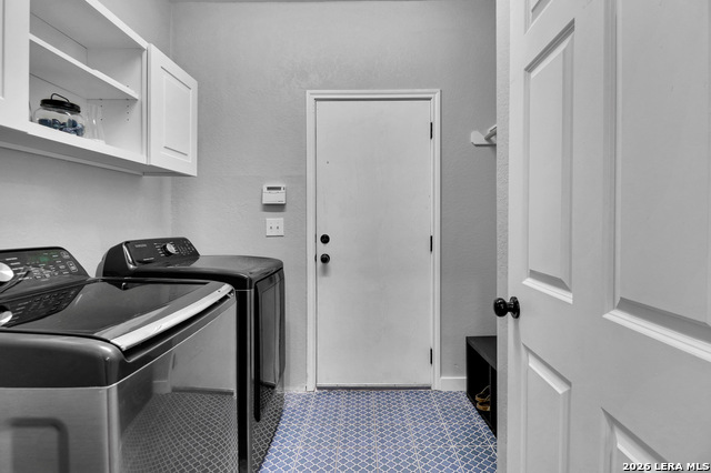 Listing photo id 12 for 2703 Bluff Crossing