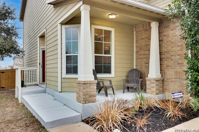 Listing photo id 0 for 2703 Bluff Crossing