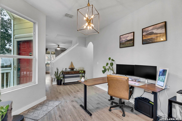 Listing photo id 3 for 2703 Bluff Crossing