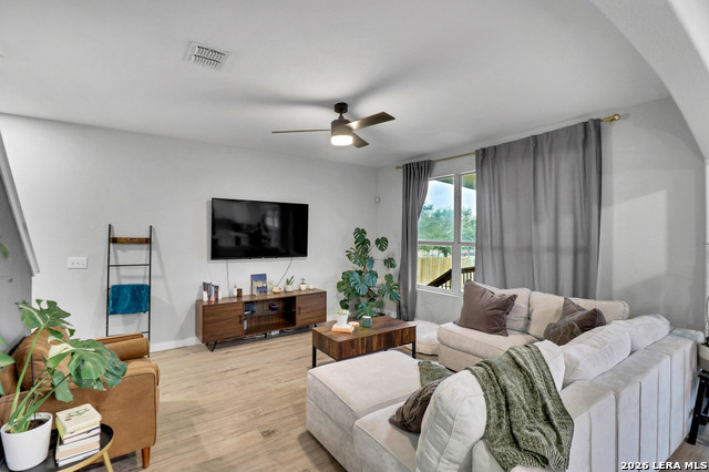 Listing photo id 4 for 2703 Bluff Crossing