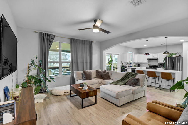 Listing photo id 5 for 2703 Bluff Crossing