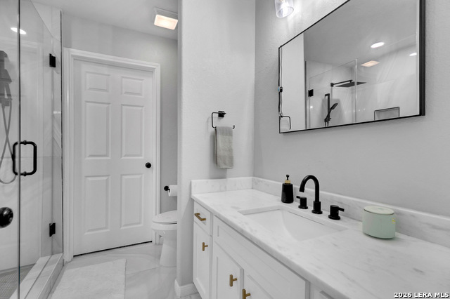 Listing photo id 6 for 2703 Bluff Crossing