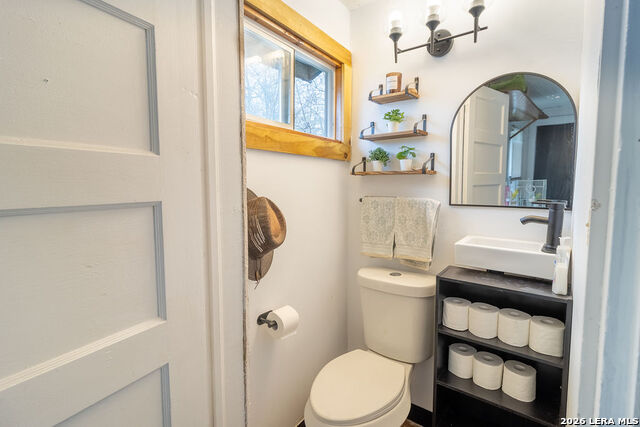 Image 17 of 33 For 703 Highland E