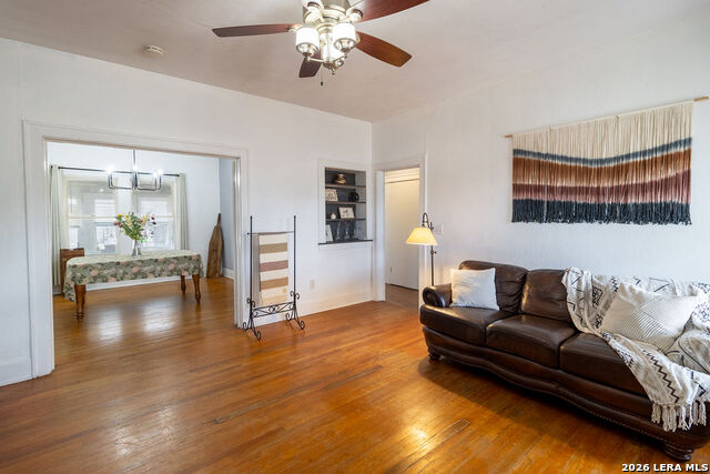 Image 5 of 33 For 703 Highland E