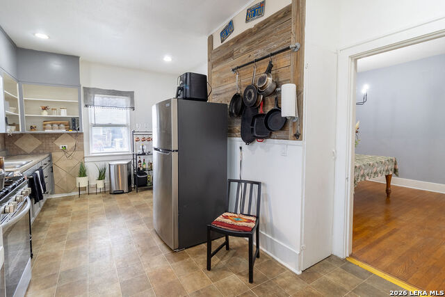 Image 7 of 33 For 703 Highland E