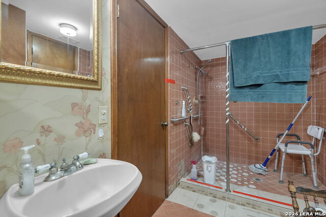 Image 16 of 44 For 3919 Midvale