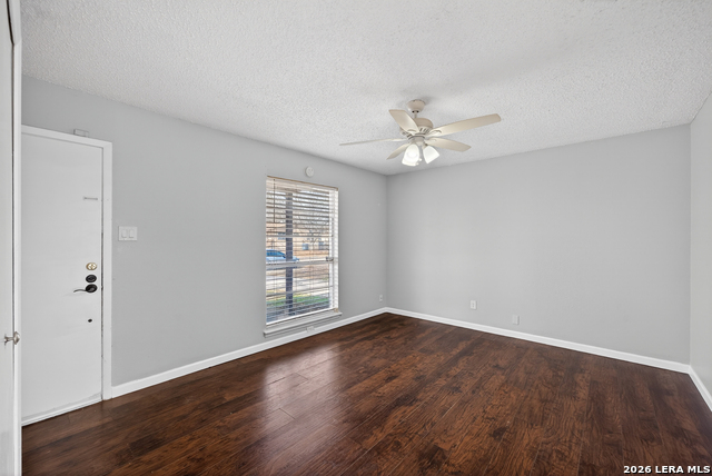 Listing photo id 8 for 300 Roanoke  