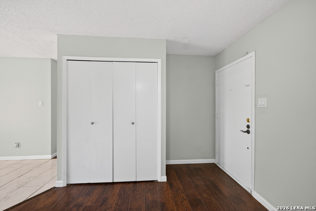 Listing photo id 4 for 300 Roanoke  