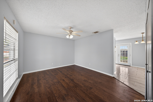 Listing photo id 5 for 300 Roanoke  