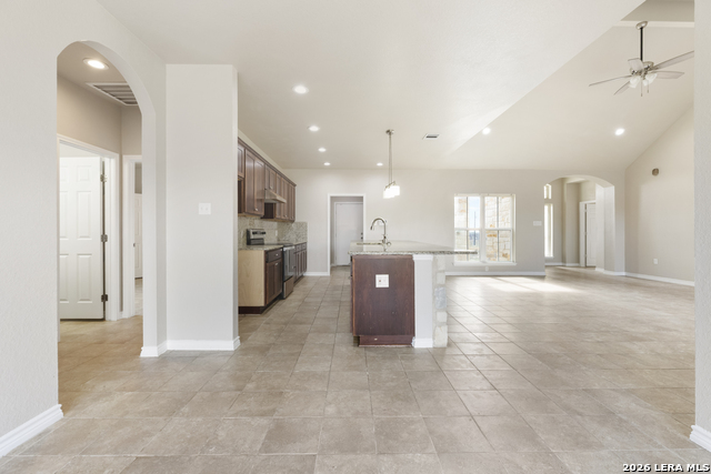 Image 10 of 37 For 200 Lakeview Cir