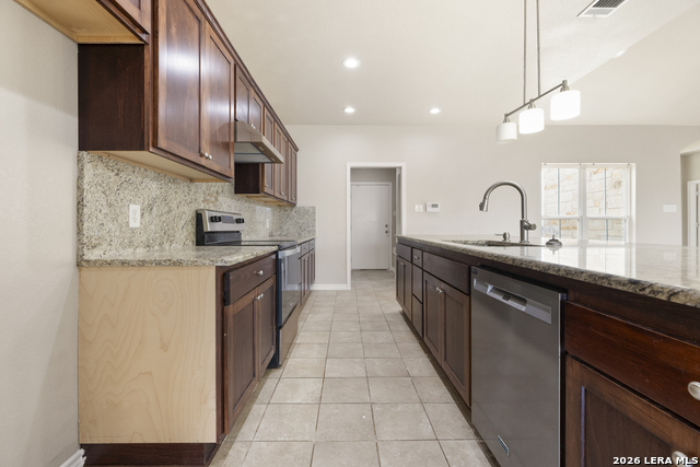 Image 14 of 37 For 200 Lakeview Cir