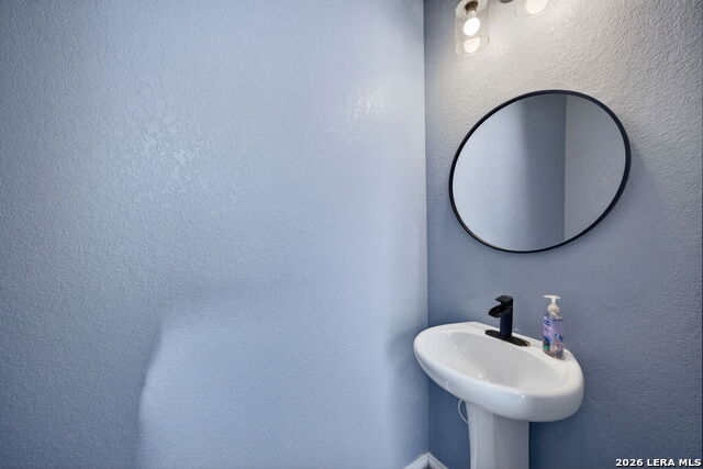 Image 18 of 35 For 10711 Noble  