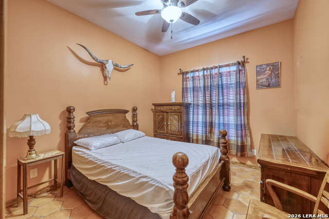 Listing photo id 24 for 1140 Curtis Bourn E