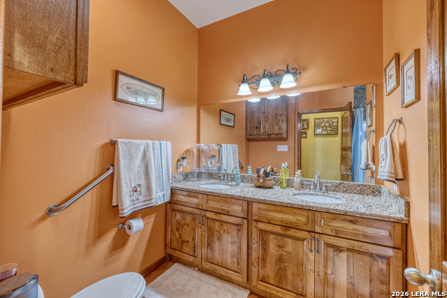 Listing photo id 25 for 1140 Curtis Bourn E